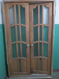 Продается дверь деревянная межкомнатная светло коричнего цвета размер