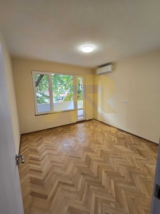 Продава се Двустаен апартамент в София, Център - 65 кв.м за 2247 €/кв.м - Снимка #11