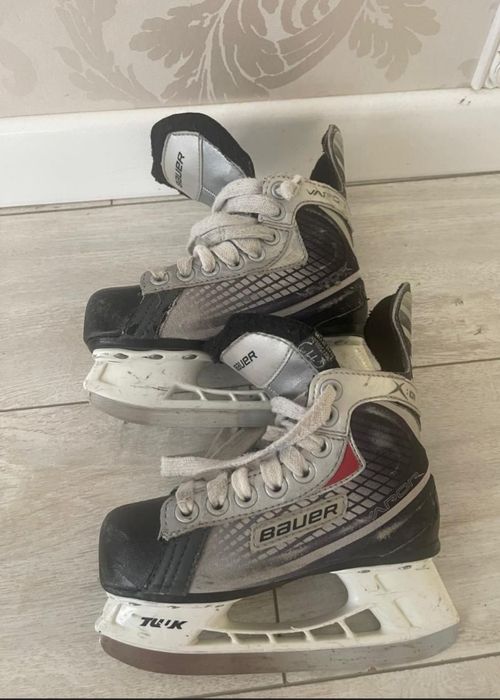 Продам коньки детские хоккейные