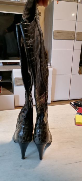 Reduc. cizme piele,36 peste genunchi, speciale prin design si culoare