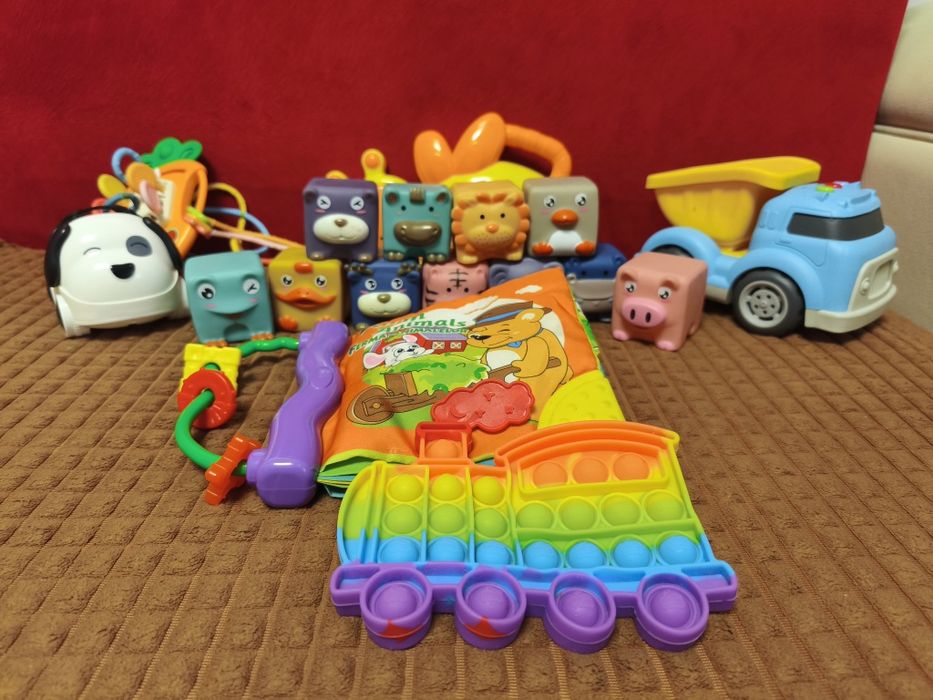 Lot jucării bebeluși