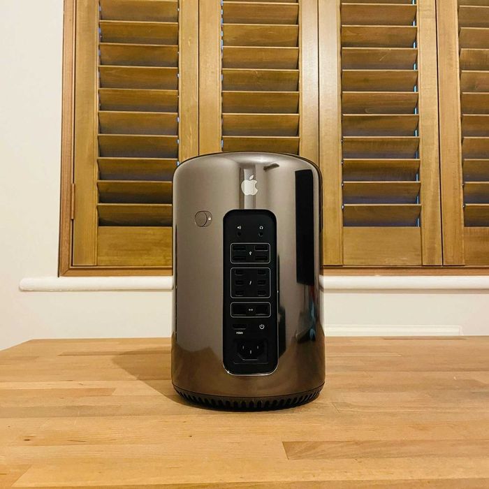 Mac Pro Xeon 3.7 Ghz | 64GB RAM | SSD