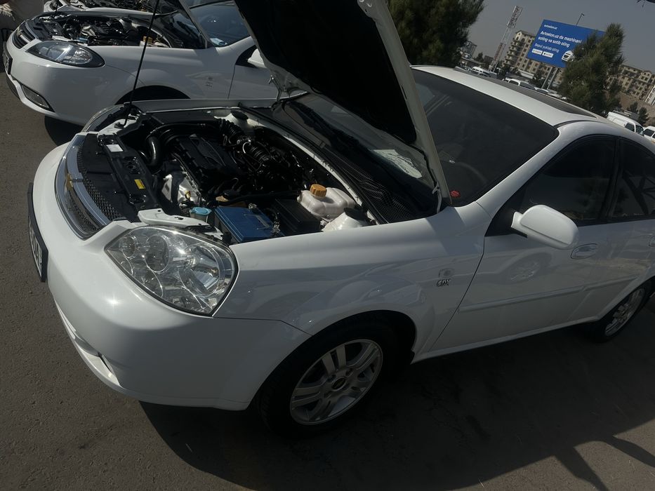 Lasetti 1.6 mator avtomat rangi oq 275.000 yurgan bita pitnosi bor