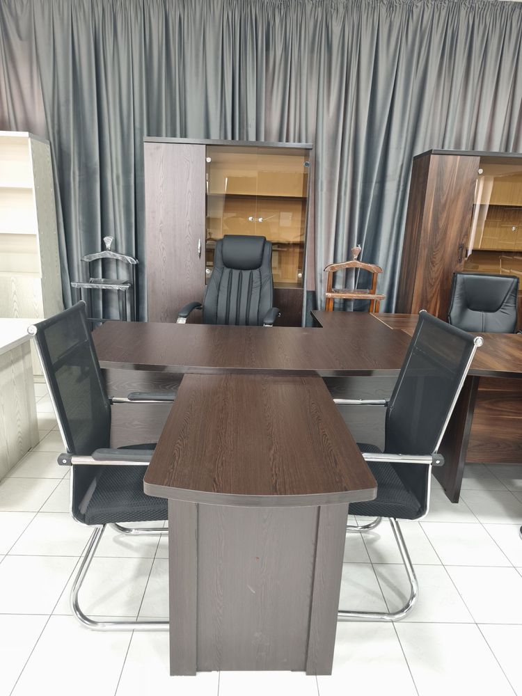 Ofis director uchun mebel