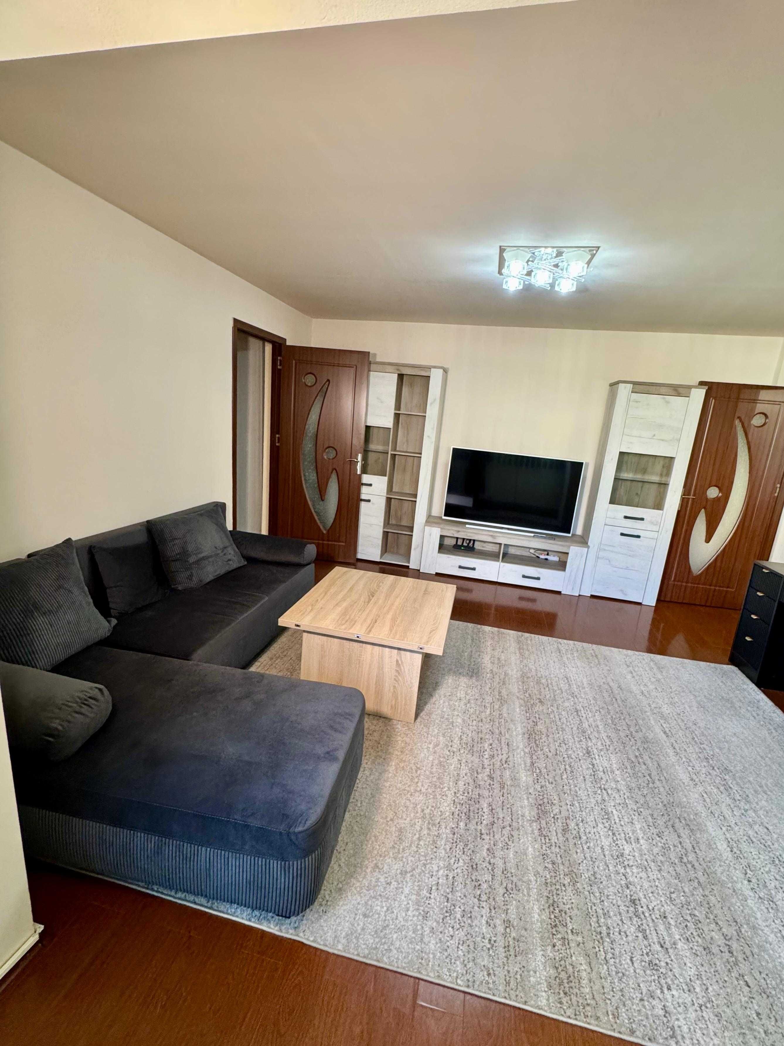 Apartament de vanzare, complet utilat si mobilat, în zona Shopping Cit