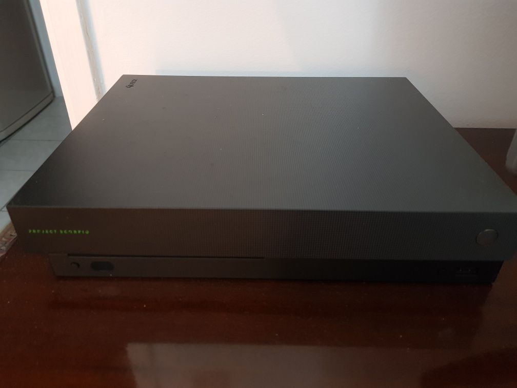 Xbox One  X  1 TB