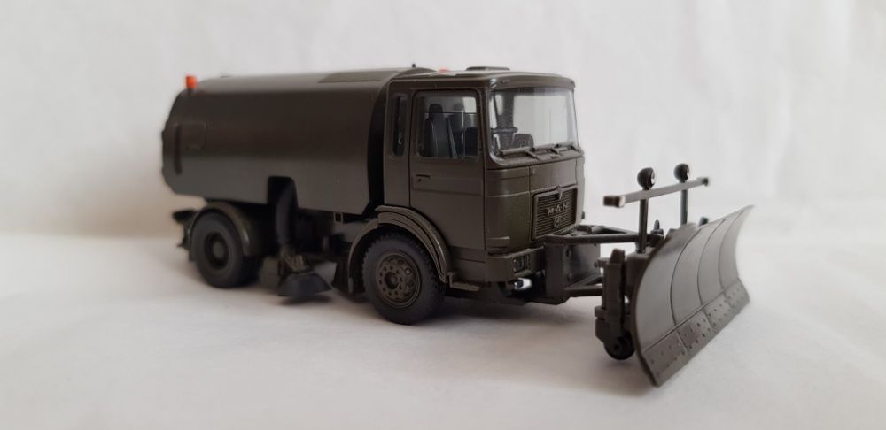 Macheta camion militar MAN F8 - Herpa (pt. dezapezire + curatenie)