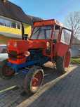Tractor Universal 650, cu troliu și sapă