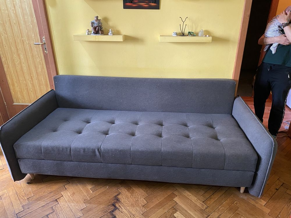 Canapea cu 2 perne