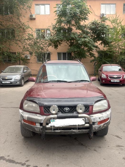 Машина toyota rav 4