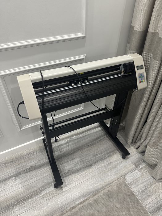 Продам режущий  плоттер redsail
