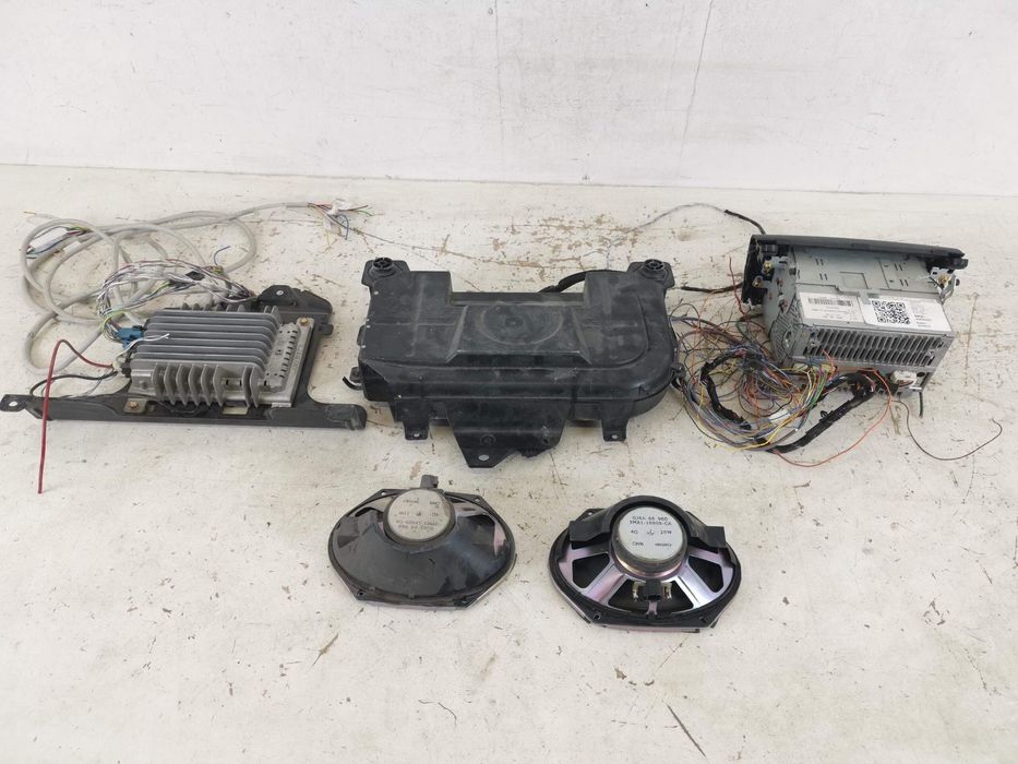 Аудио усилвател със субуфер и радио устройство Мазда 3 БК [ - ], 3 БК