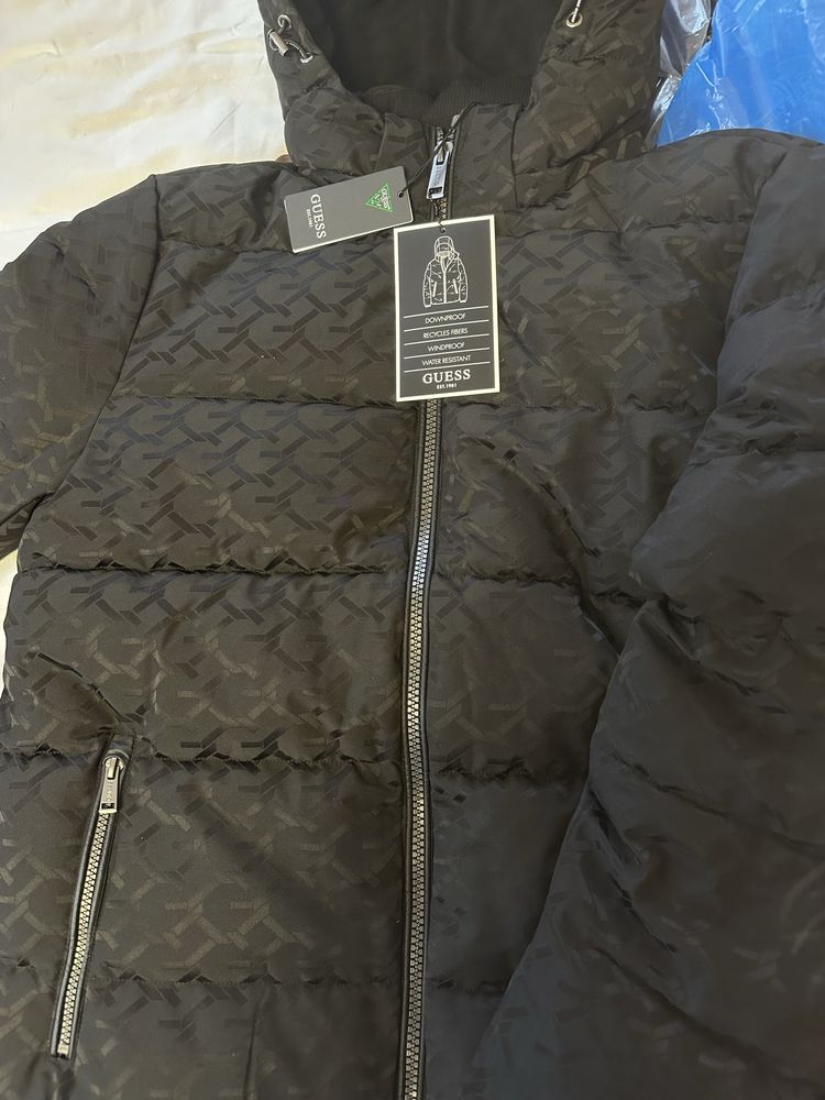 Яке Monogram Puffa guess