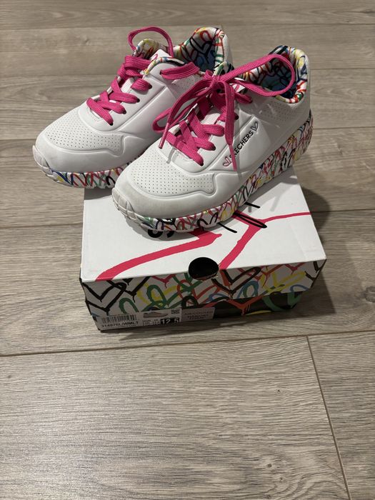 Adidas Skechers fete 29