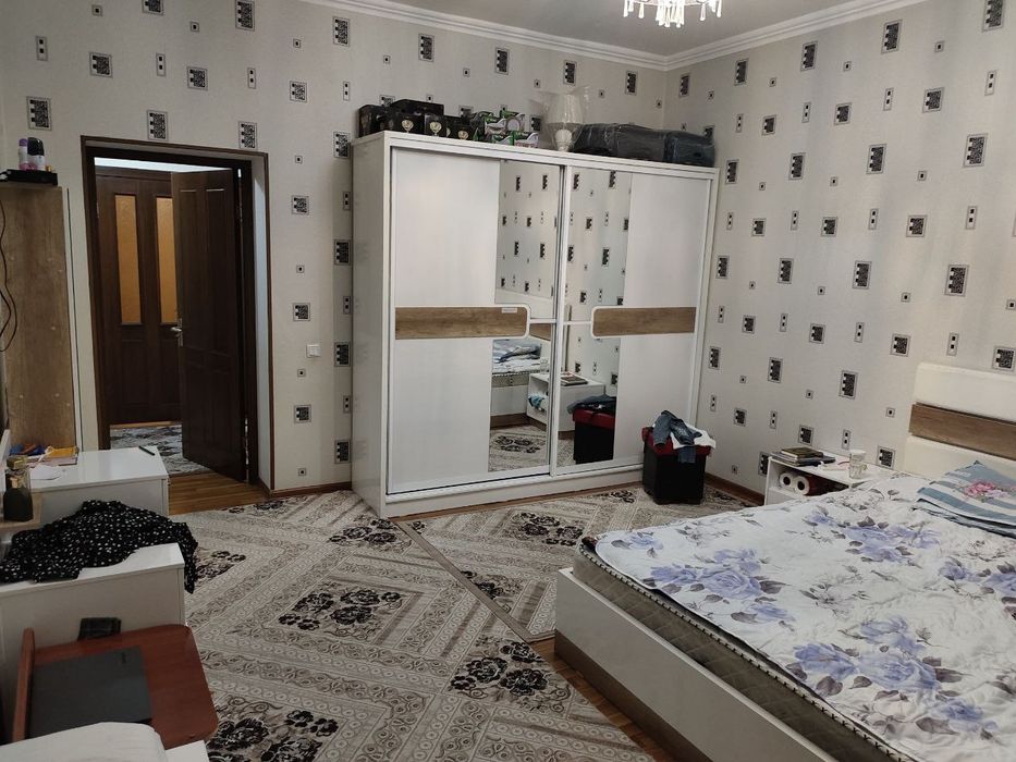 Uy sotiladi 3 xona 92m²