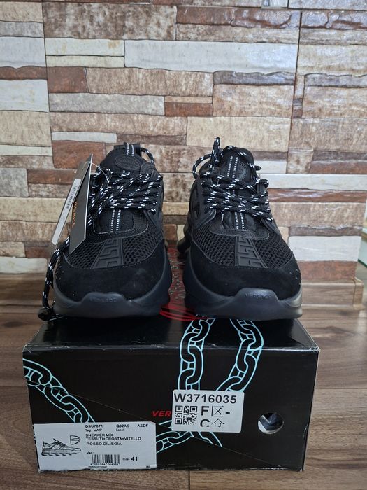 Versace chain reaction