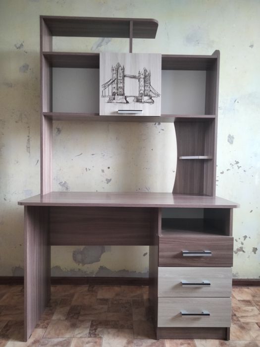 Письменный стол. Самовывоз