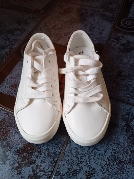 Vand pantofi sport Next ,noi fara eticheta ,marime 30,5.