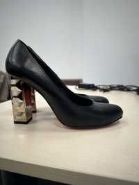 Черни кожени обувки с червена подметка - Daris