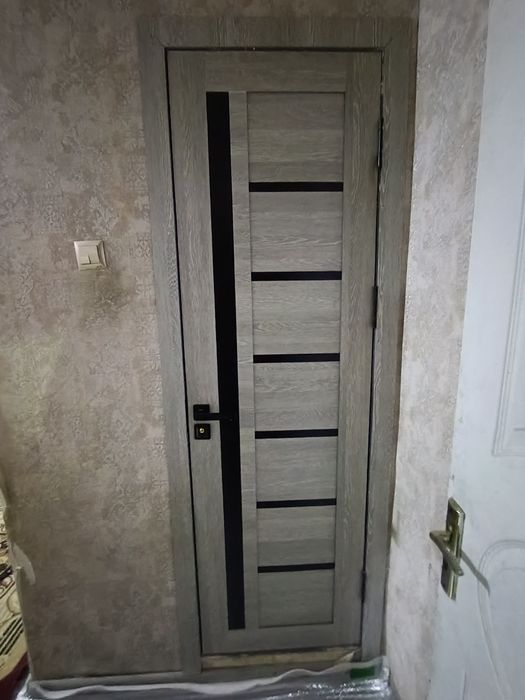 Xitek eshikla sotilladi 2 ta bittasi kotta ikkinchisi tualetga