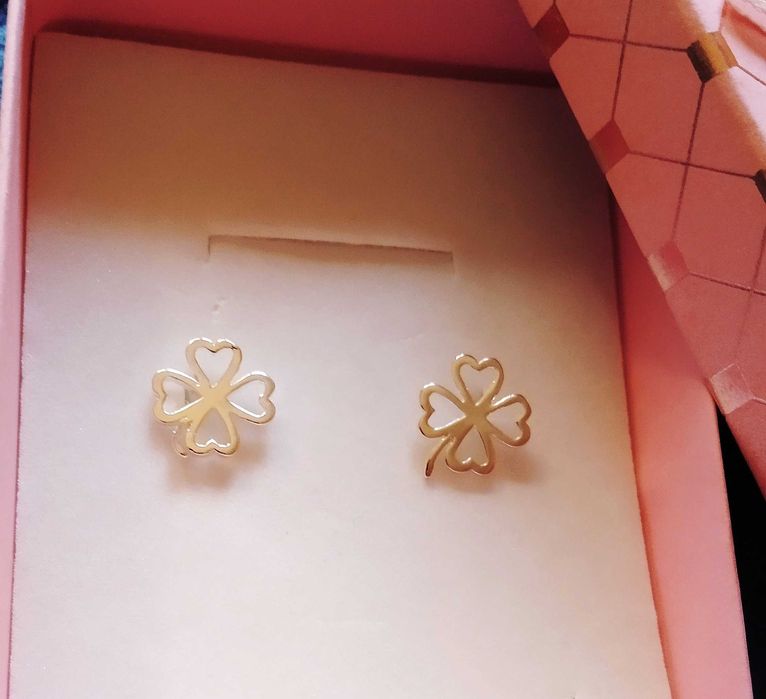 Нови, сребърни обеци. Малки, нежни модели, различни модели.