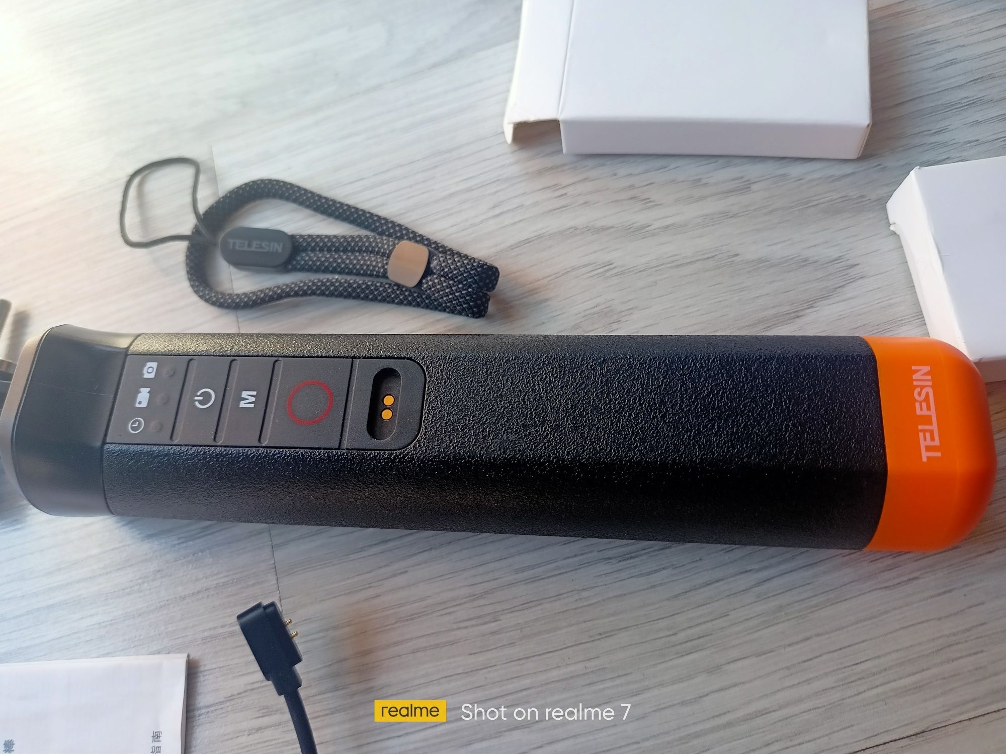 Плаваща дръжка за селфи стик с Bluetooth