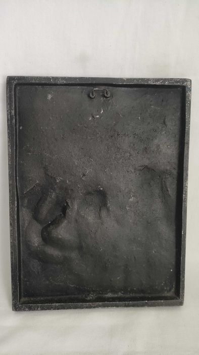 Две стари стенни пана ляти от метал релефни