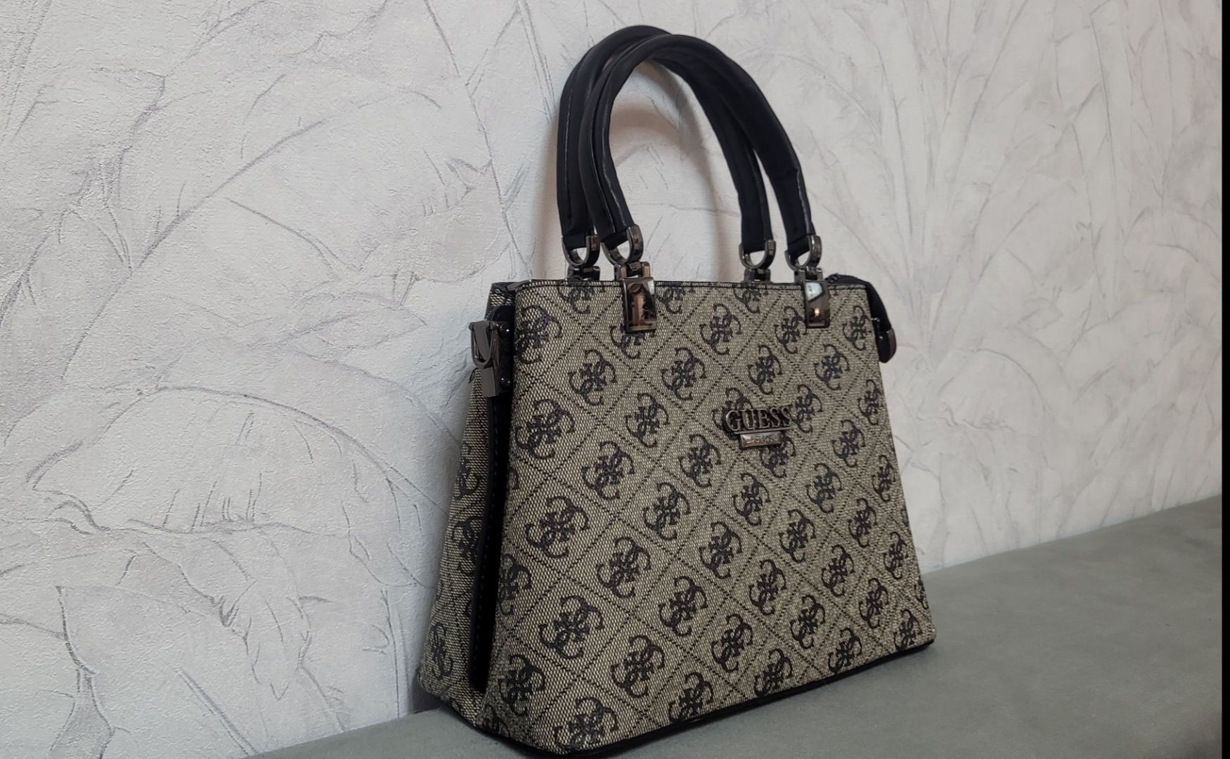 Клъч чанта Guess