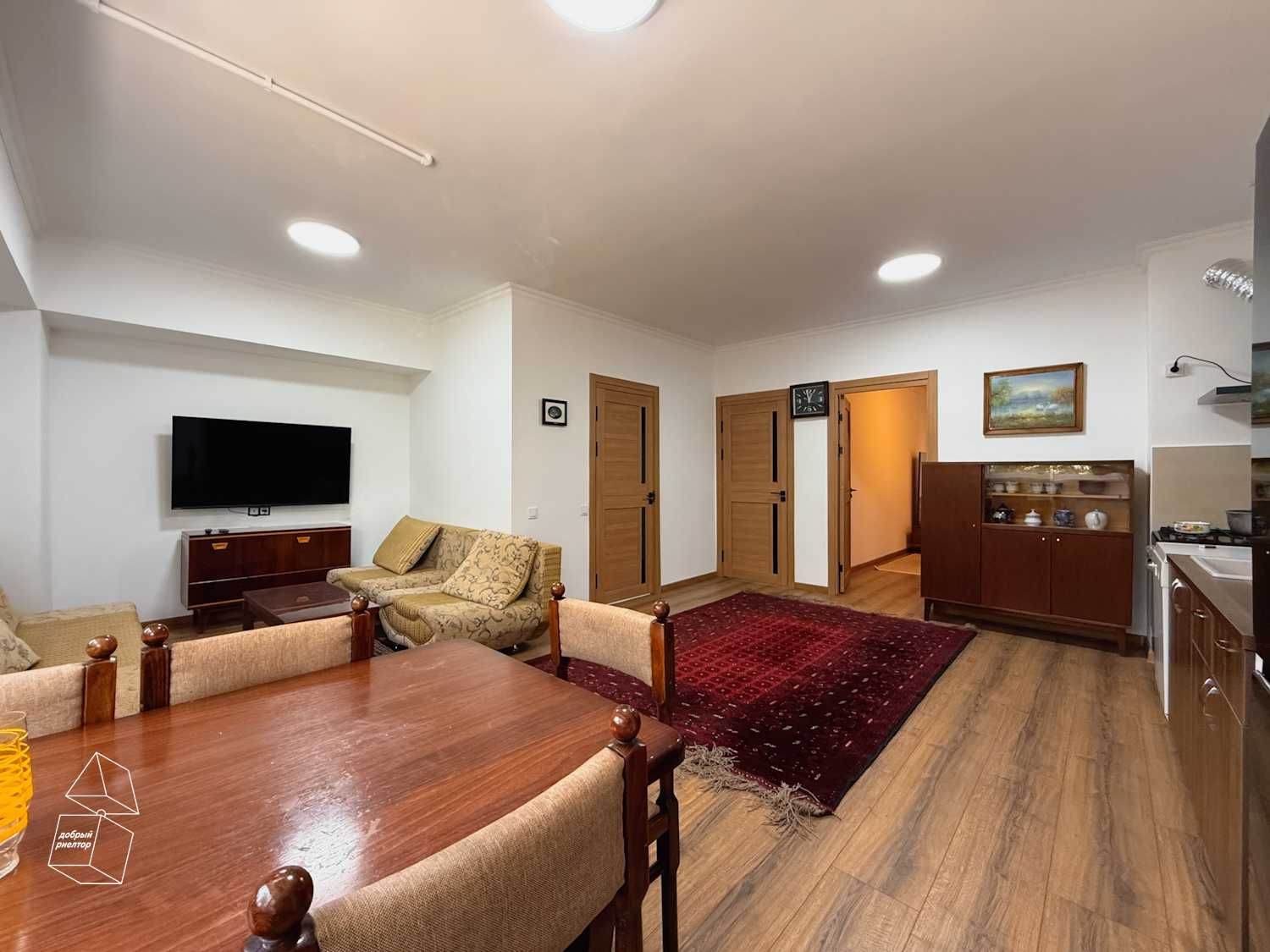 (Добрый) Алайский, 70 м², 3/3/9, Ретро квартира