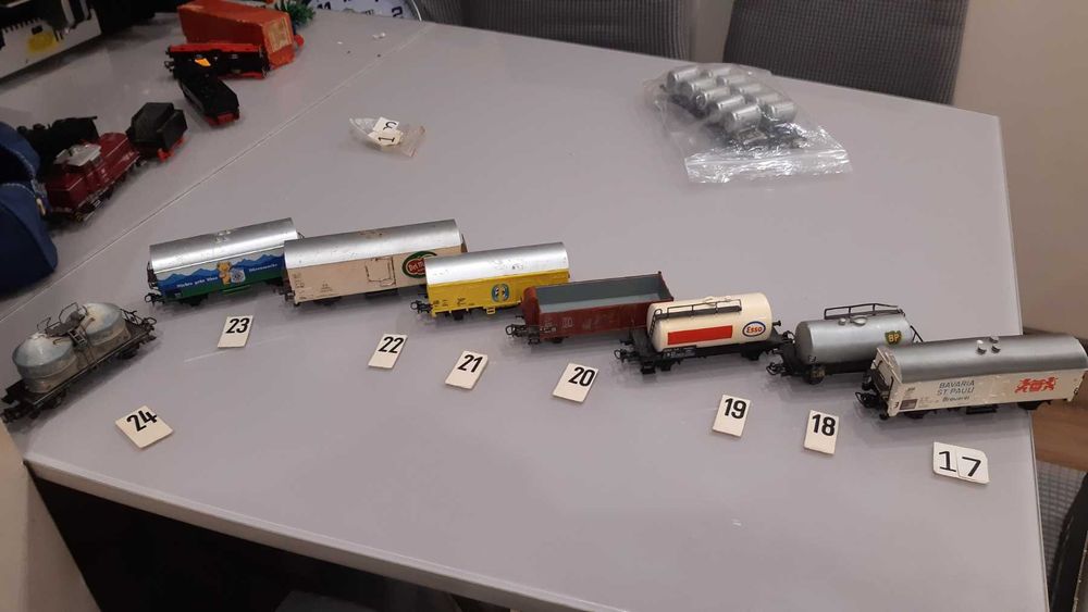 Товарни и пътнически вагони и локомотиви Piko, Fleischmann,Roco,  HO