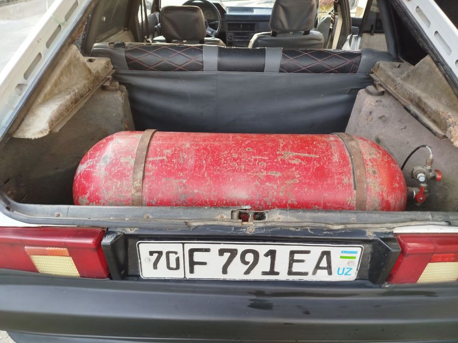 Maskvich 2141 sotiladi  metani bor.