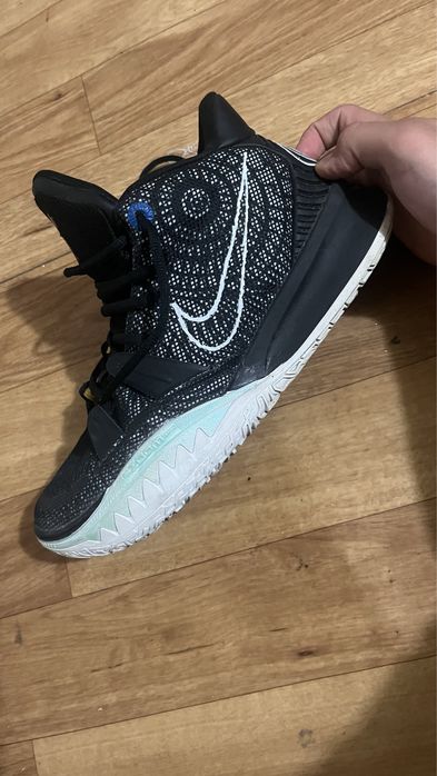 Баскетбольные кроссовки Kyrie 7, 43 размер