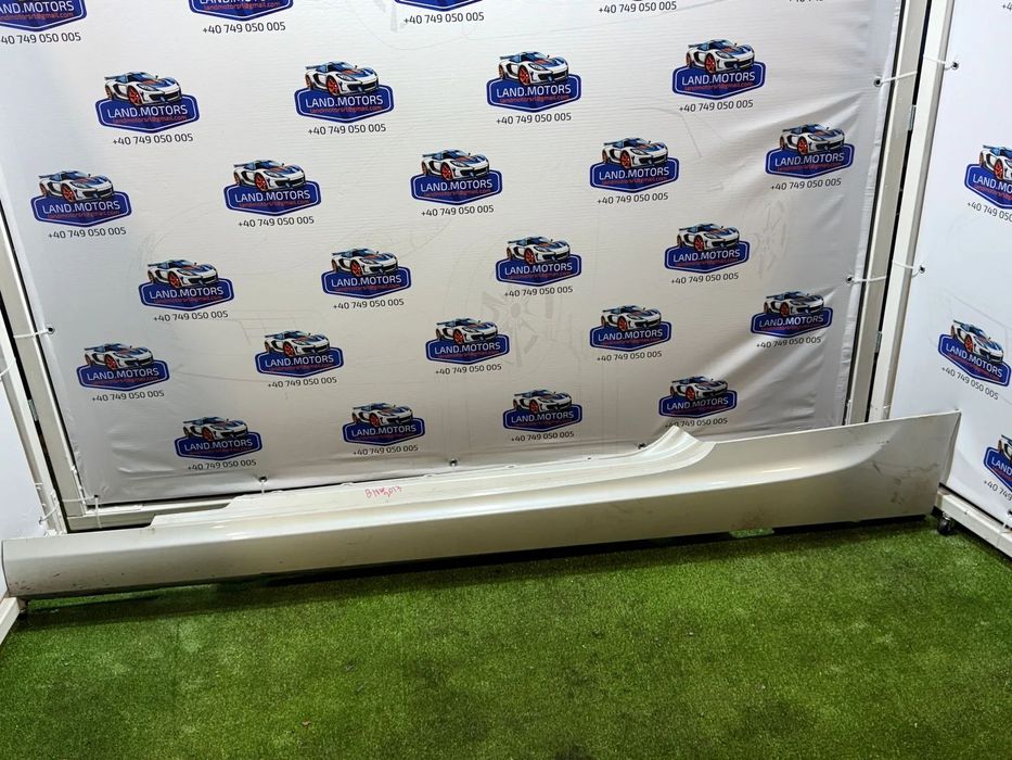 PRAG / ORNAMENT PRAG DREAPTA BMW SERIA 1 F20 118D SE 2.0 DIESEL 2012 COD OEM 51777293554 / 7293554 / HATCHBACK 2011-2019