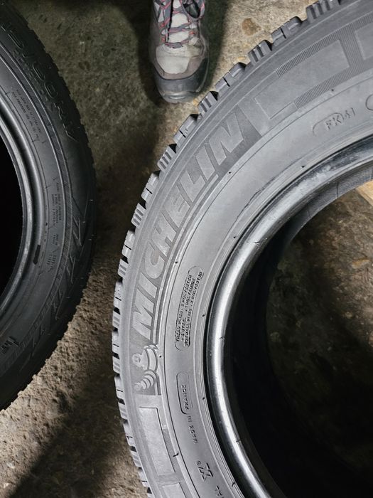 2 anvelope iarna 235 65 16C Michelin Agilis 121/119R
