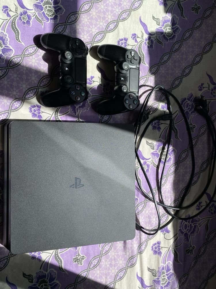 PlayStation 4 slim 1T