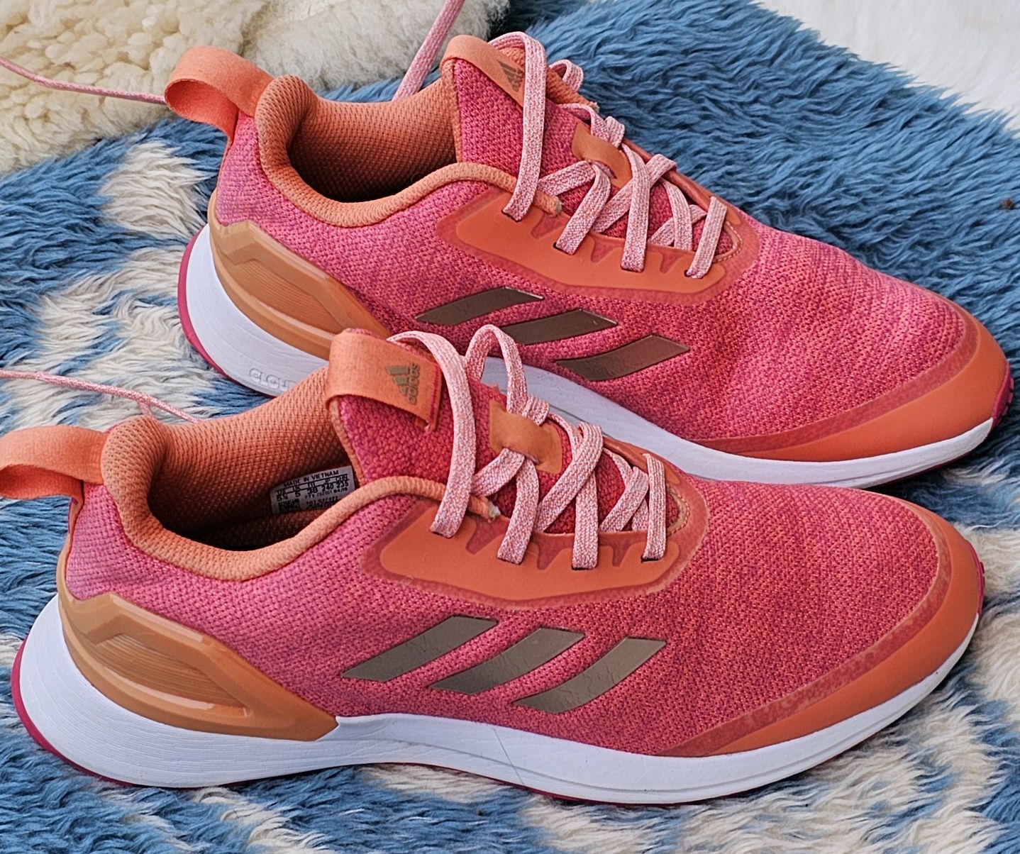 Adidas оригинални дамски маратонки  38 номер