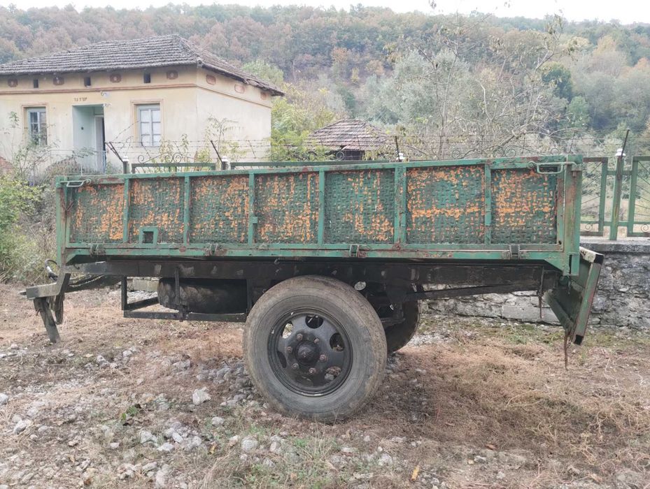 Ремарке ,култиватор и плуг.