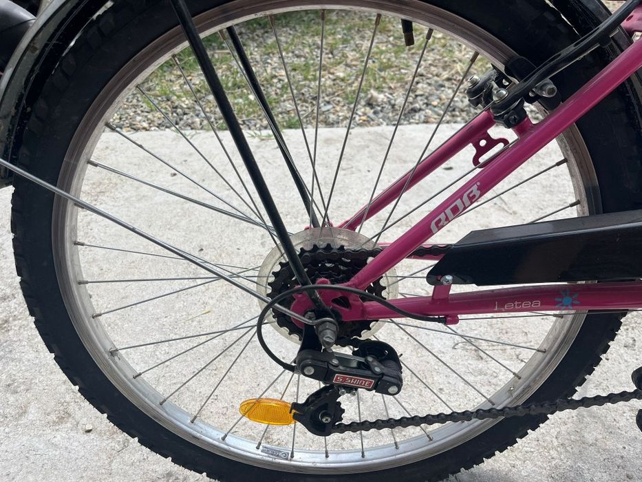 Bicicletă cu viteze și far