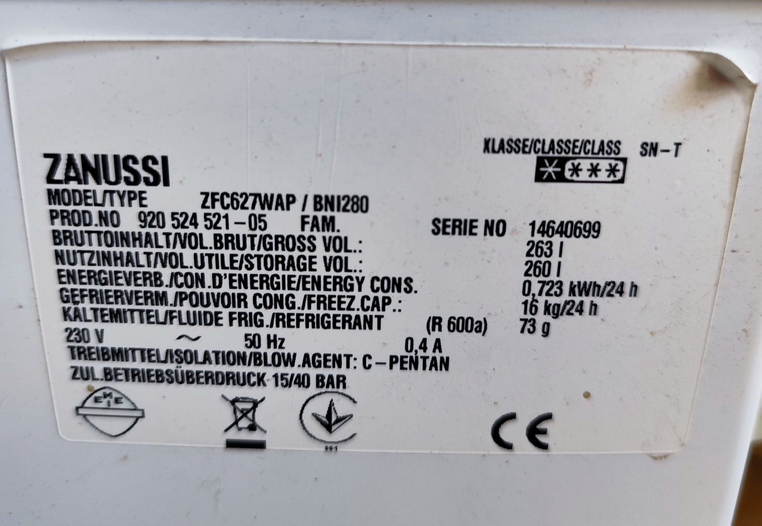 Vând Lada frigorifica Zanussi ZFC627WAP, Capacitate 260 L, Clasa A+, A