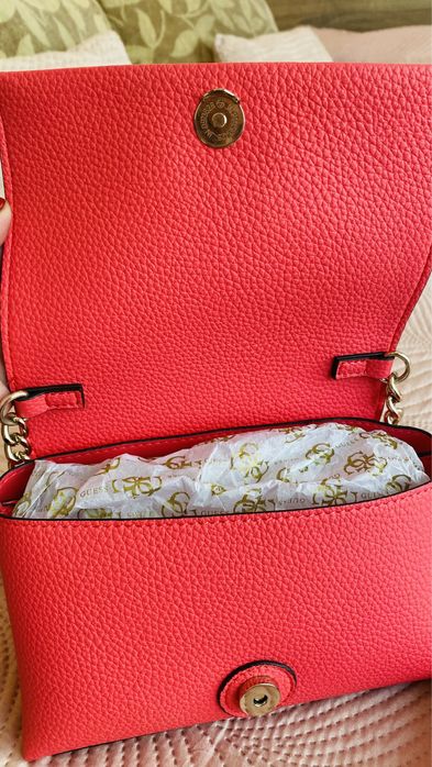 Нова оригиналана Guess чанта