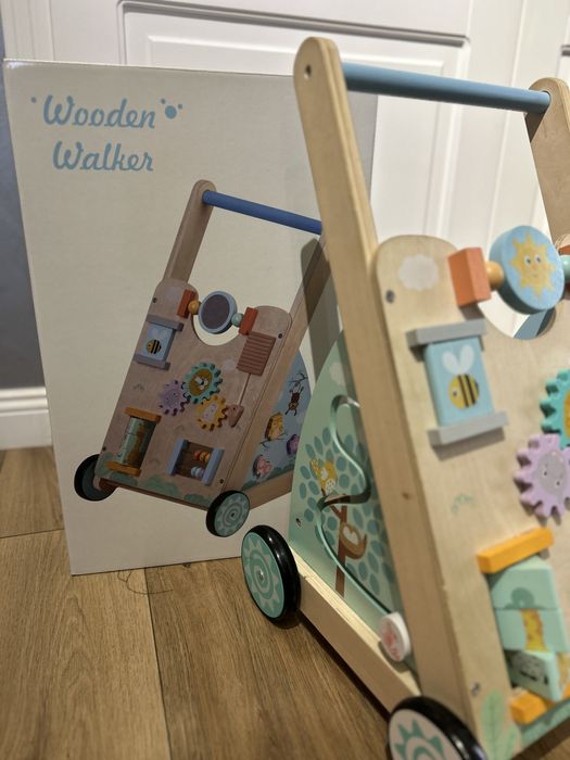 Antemergator Wooden Walker din lemn cu activitati
