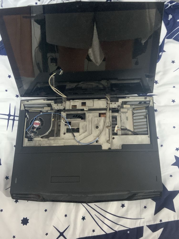 Vand bucati din laptop Alienware URGENT!!