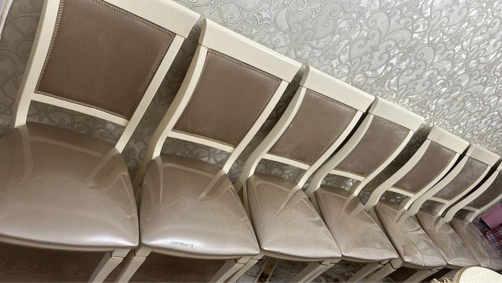 Продам Стол,Стулья,в идеальном состоянии,стол раздвигается
