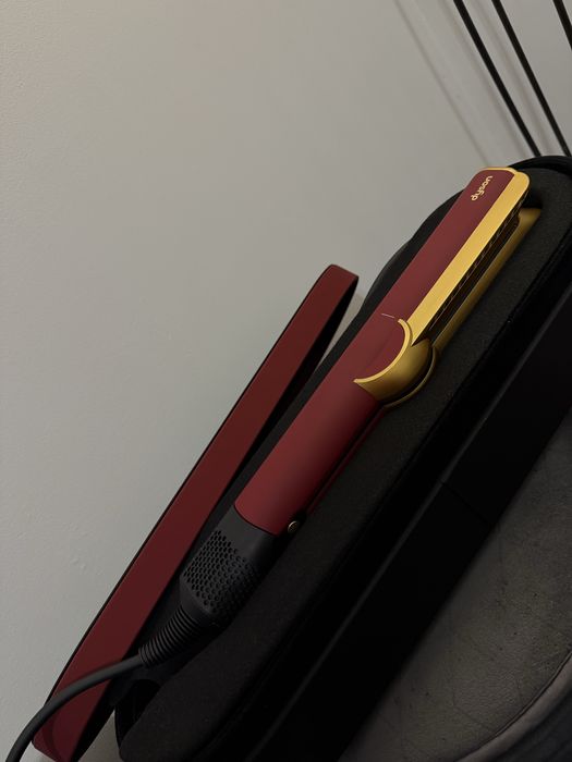 Dyson Airstrait Red Velvet/Gold Editie limitată