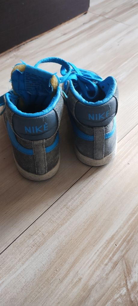 Подарявам детски маратонки NIKE 28 номер