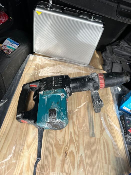 Ciocan rotopercutor demolator Makita HM 1202C