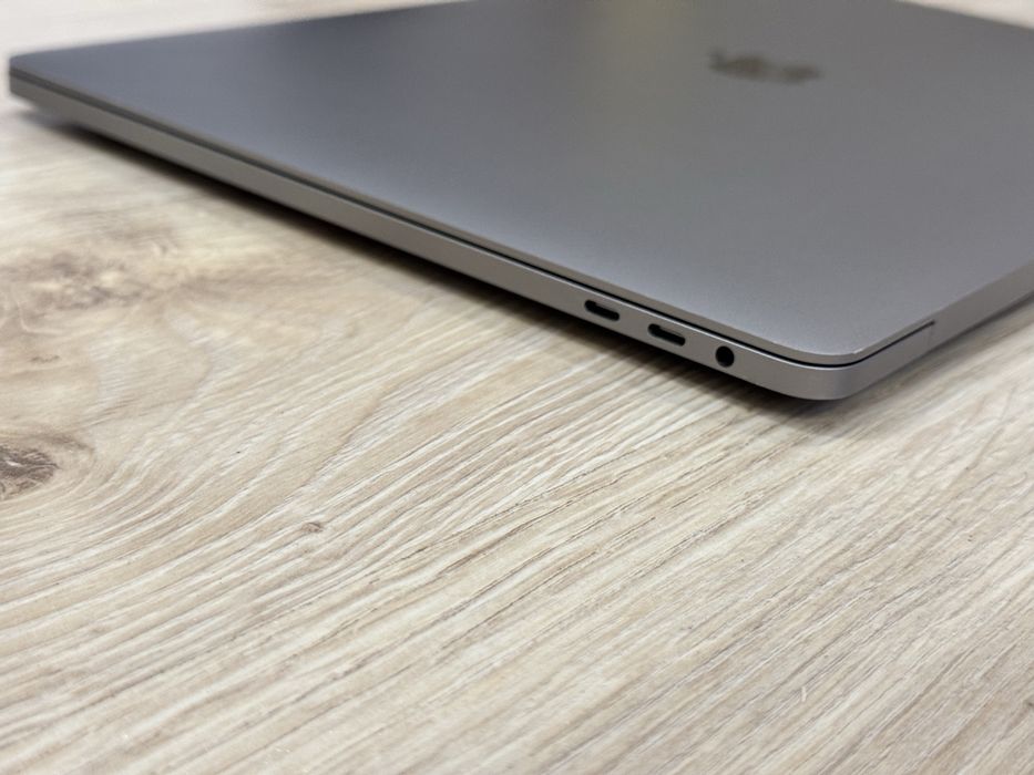 *32GB Ram*16’Macbook Pro 16’ 2019/i7-9850H/1TB SSD/5300M