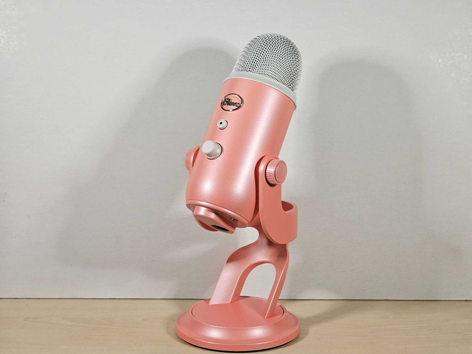 Logitech Blue Yeti USB микрофон с чист звук и професионално присъствие