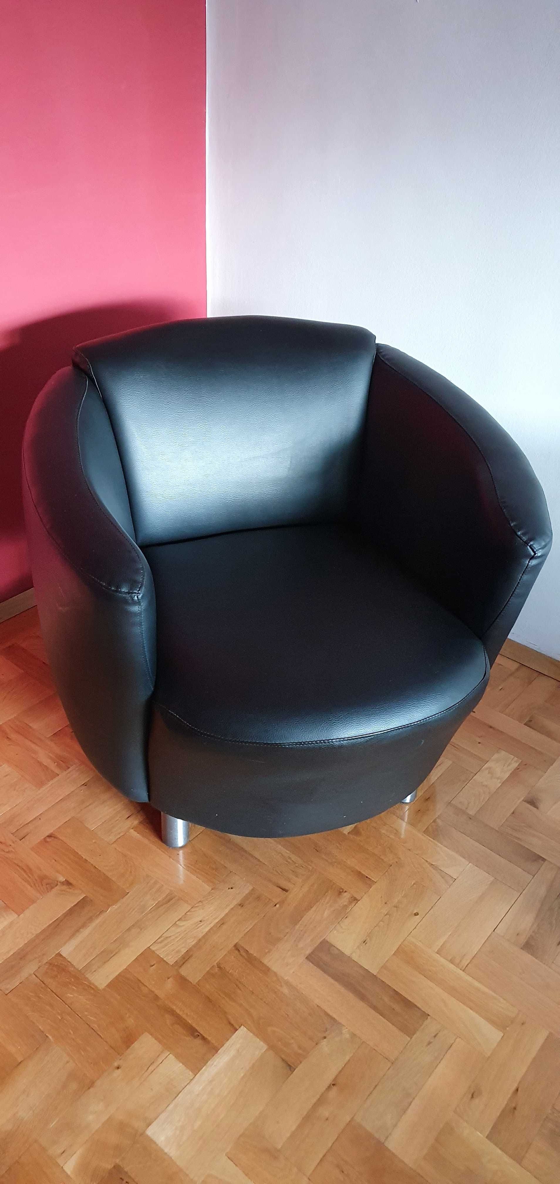 Ново кресло от черна кожа