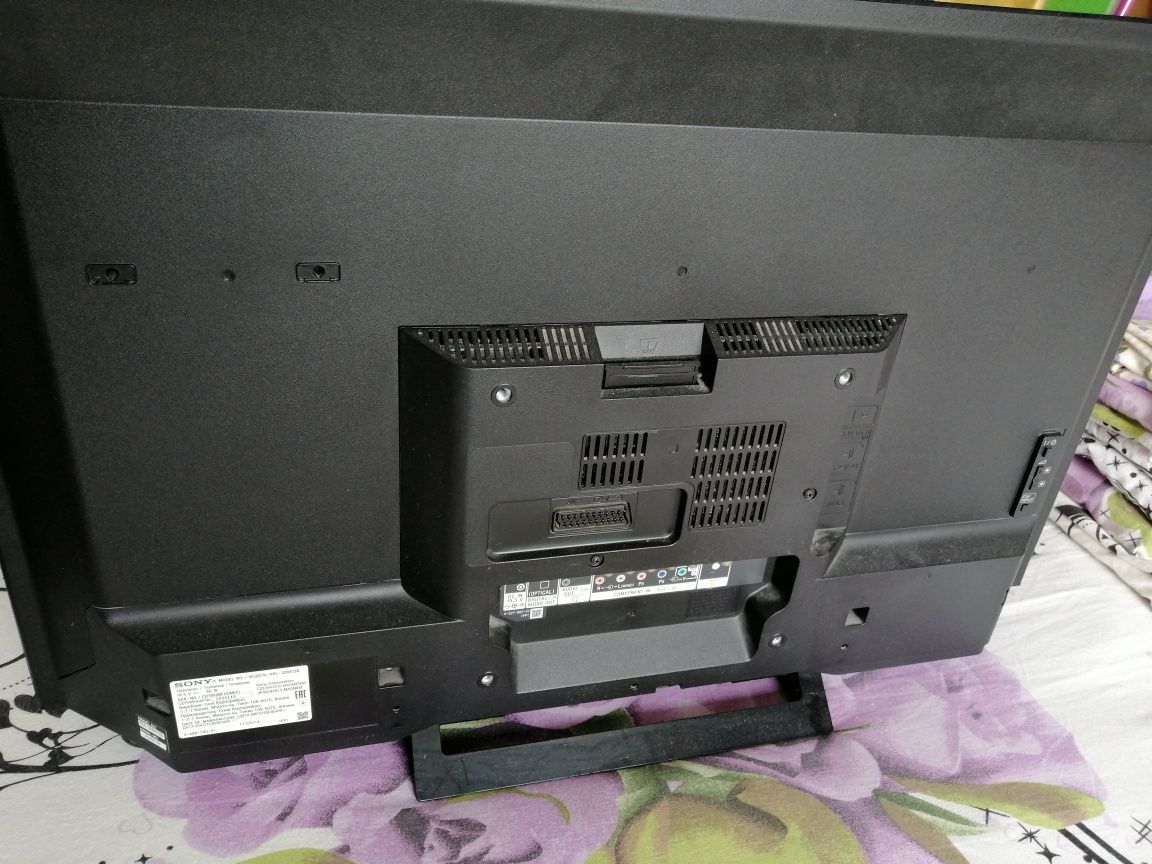 Продам. Состояние отличное, целое. Размер 81 диагональ.